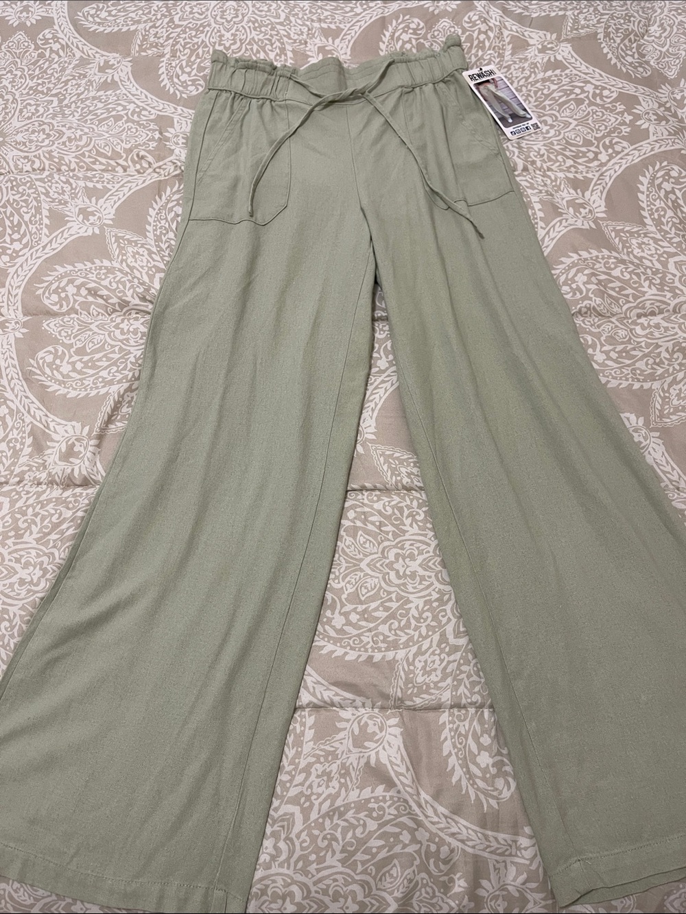 Relaxed Wide-Leg Drawstring Pants in Sage Green - Picture 5 of 5